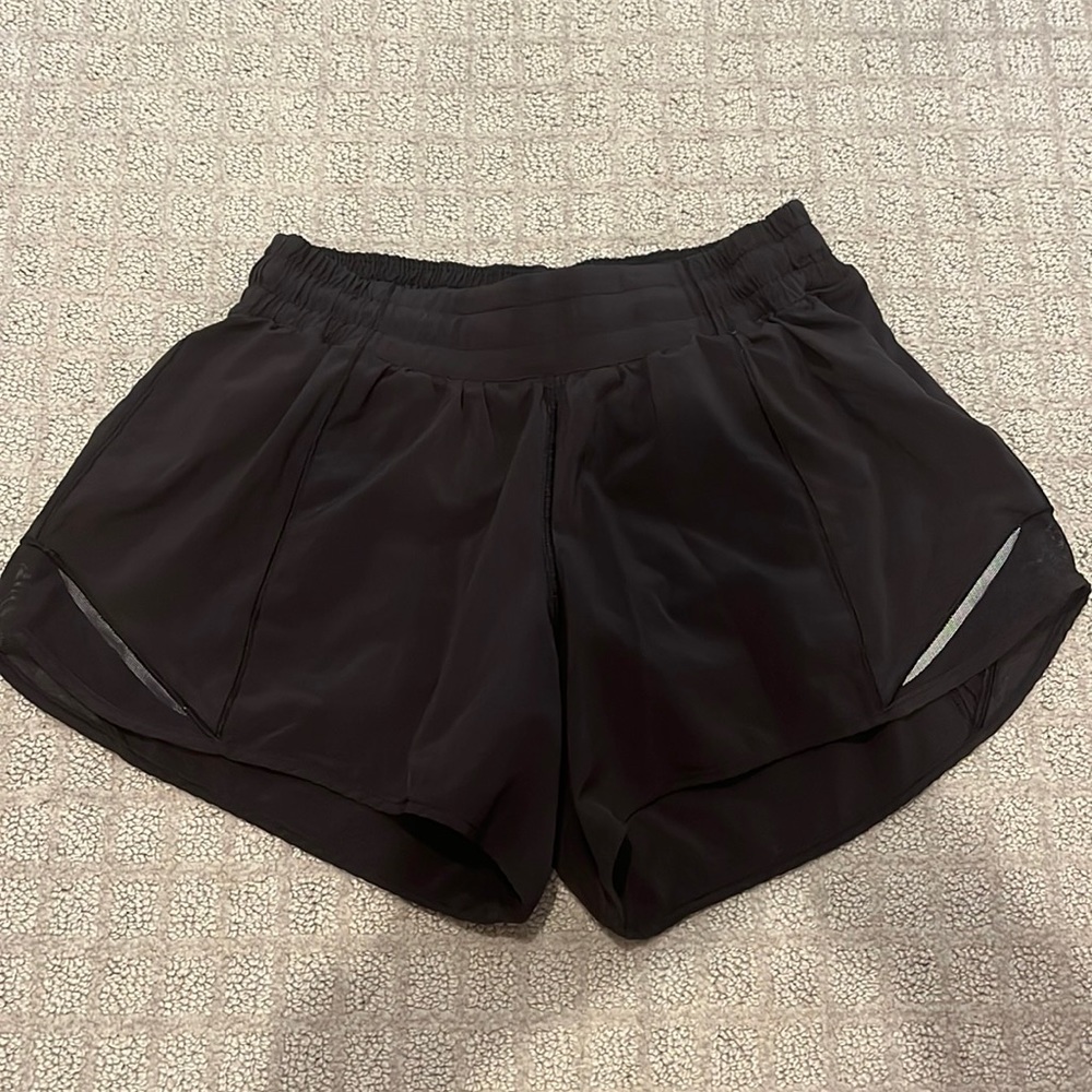 Lululemon Black Hotty Hot 2.5” shorts